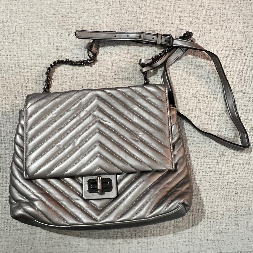 Jessica Simpson Quilted Chevron Flap Shoulder Bag Silver Metallic Chain Strap‎